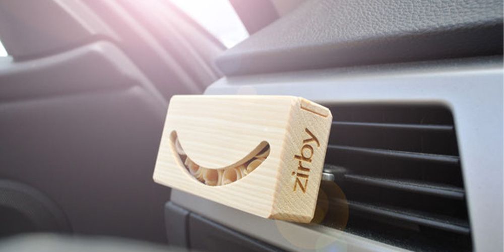 Der Zirby Lufterfrischer in einem Auto