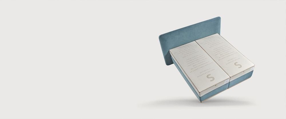 Revor Bett steht geschwenkt auf einem Fuß